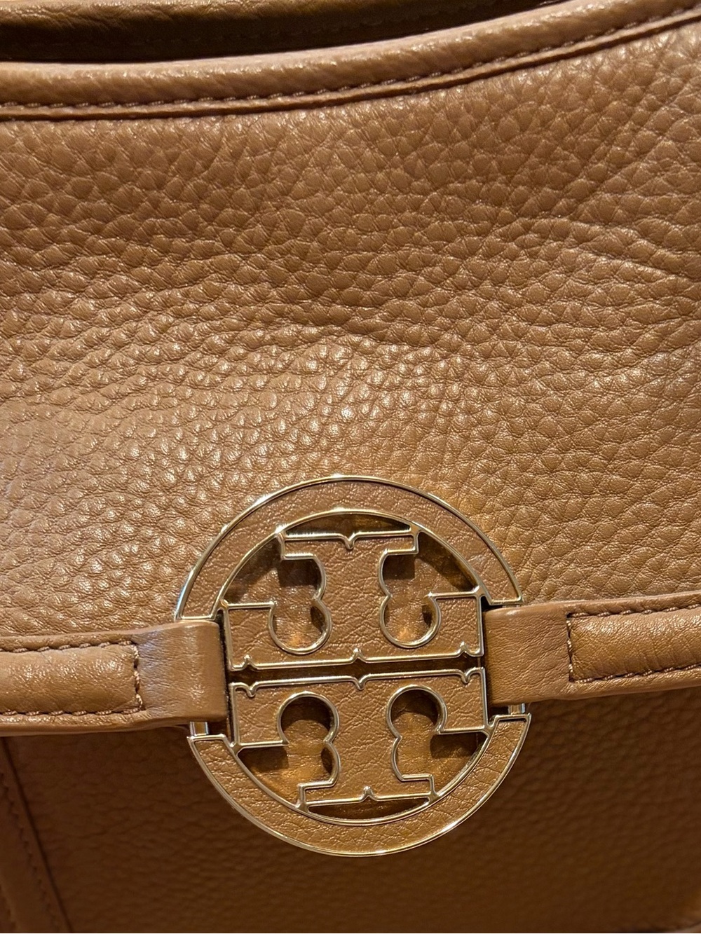 Authentic Tory Burch Amanda hobo bag VGUC with detachable strap - Picture 5 of 10
